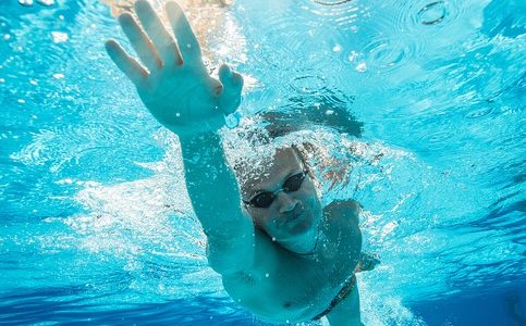 水泳 クロール の指は開く 閉じる 最も効率が良い手の形について パパトラ 水泳 クロール の指は開く 閉じる 最も効率が良い手の形について パパトラ